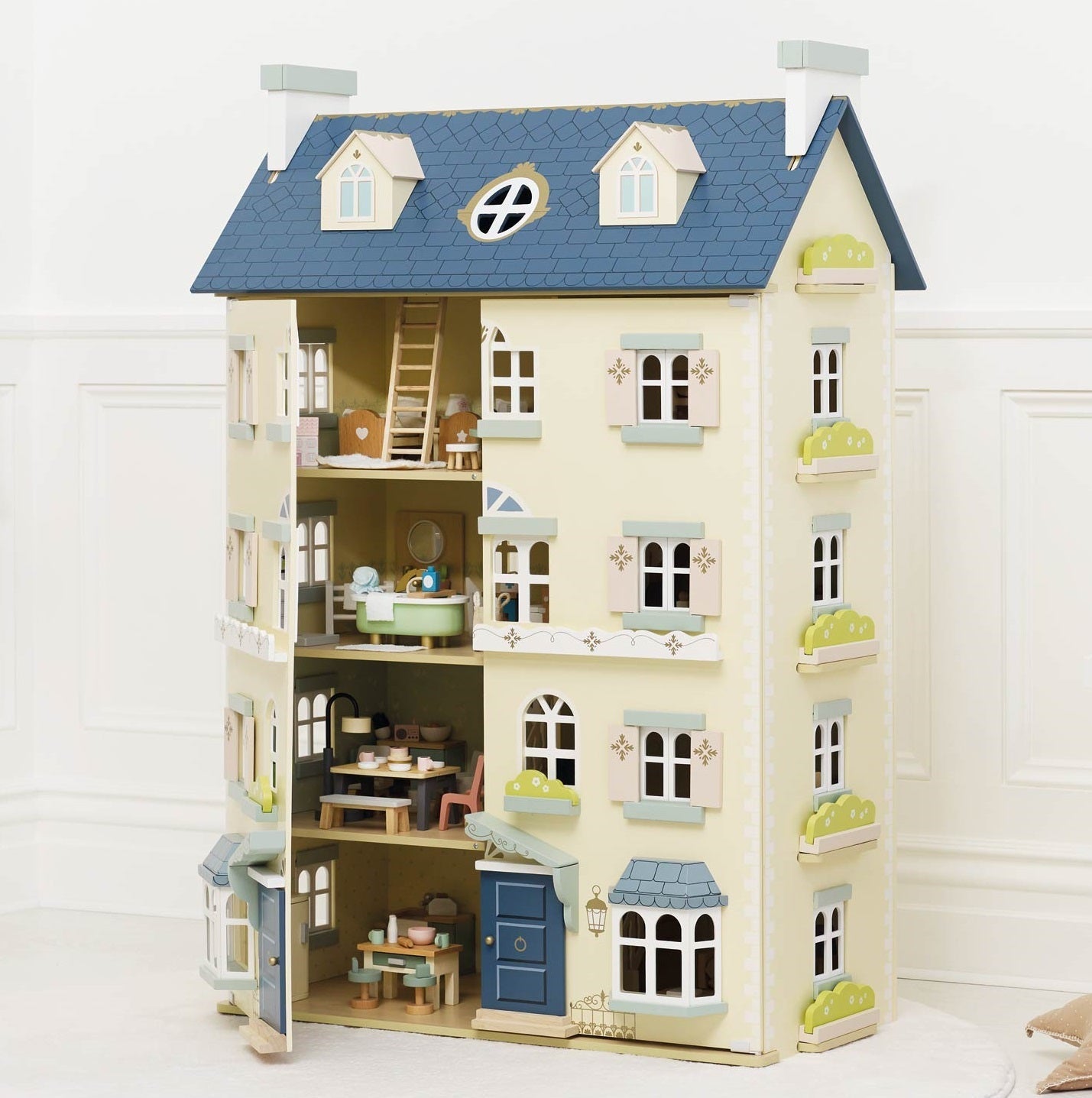 Palace House & Furniture